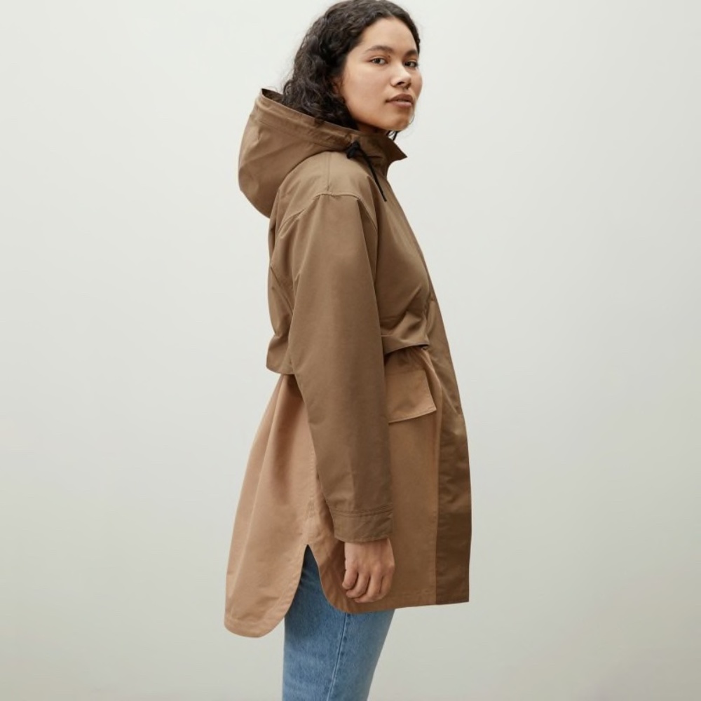 Everlane | The ReNew Anorak in Taupe